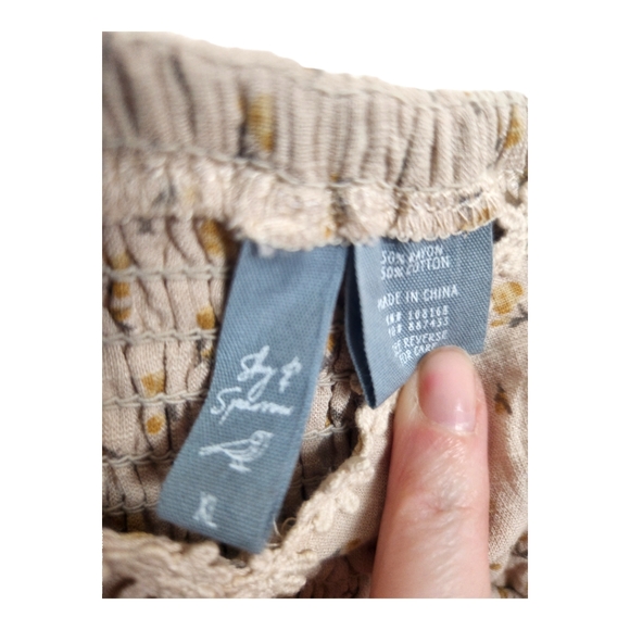 SOLD Sky & Sparrow Ditsy Daisy Smocked Cami Crop Top - Picture 6 of 7